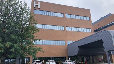 Campbellton Regional Hospital employees 90 health workers who live in Quebec. More than 20% per cent of its patients are also from Quebec. Campbellton Regional Hospital in New Brunswick