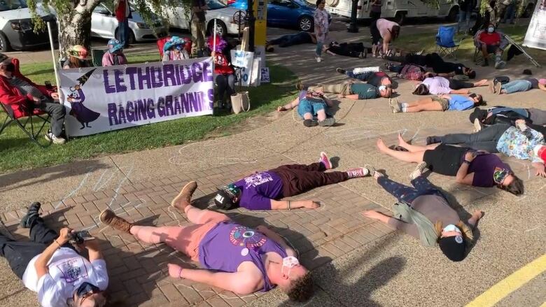 arches-closure-lethbridge-protest.jpg