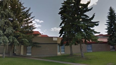 Parents at Saskatoon's École St. Peter were sent a letter on Monday informing them there had been a positive COVID-19 test at the school. École St. Peter