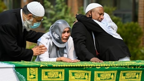 Trudeau offers condolences to family of Toronto mosque stabbing victim Trudeau offers condolences to family of Toronto mosque stabbing victim
