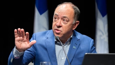 Quebec Health Minister Christian Dubé says it is up to Quebecers to follow public health regulations to stop the second wave in its tracks.
COVID Que 20201005