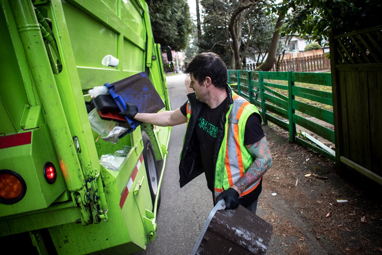 toronto-oks-private-garbage-collection-deal-despite-lacking-waste-diversion-stats-cbc-news