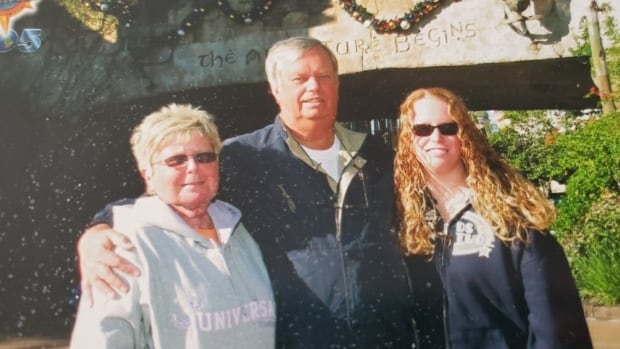 Their parents died from COVID-19 two days apart; final moments with family shared over Zoom