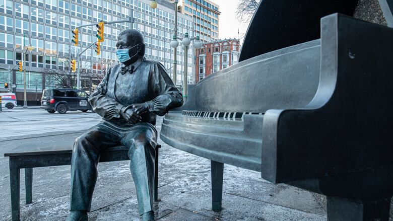 Oscar Peterson statue in front of NAC.