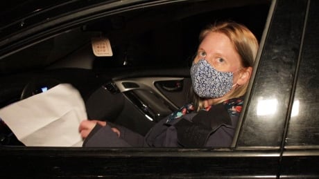Montreal woman says officer insisted on searching her lunch bag during curfew stop Montreal woman says officer insisted on searching her lunch bag during curfew stop