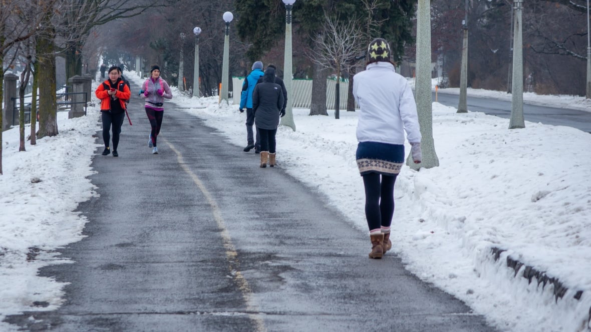 A run with friends? A distanced drink? Let's dig into Ontario's opaque gathering rules CBC News