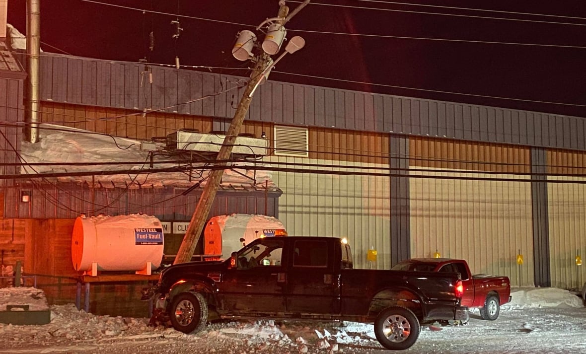 Iqaluit RCMP search for man after crashed stolen truck leads to power