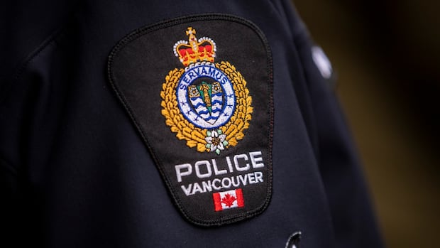 2 Vancouver police officers escape serious harm after suspect sets them on fire