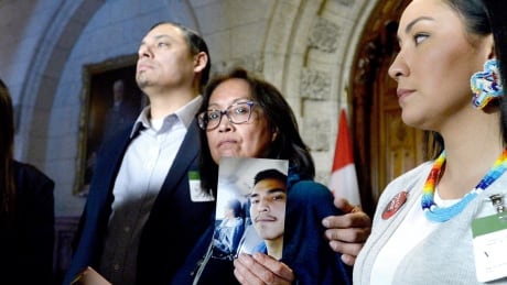 Debbie Baptiste holds up a photo of her son Colten Boushie as the family speaks in the Foyer of the House of Commons in the aftermath of the Gerald Stanley case.
Colten Boushie Family 20180213