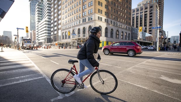 Ontario open to collaborating with Toronto on bike lane removals: Ministry of Transport