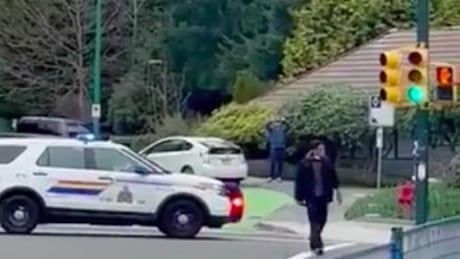 1 dead, suspect in custody after multiple people stabbed in North Vancouver, police say