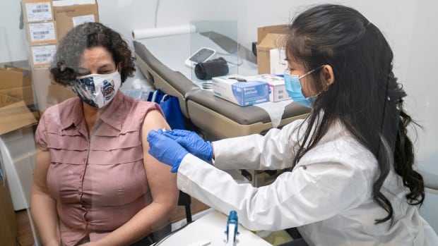 Pharmacists concerned about vaccine supply as 2nd dose timeline moved up