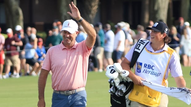 Stewart Cink sets another scoring mark, keeps lead at RBC Heritage | CBC Sports