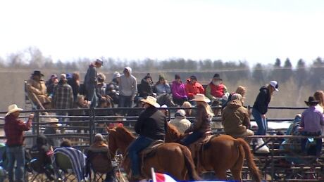 Organizers of 'anti-lockdown' rodeo charged with breaking Alberta health act