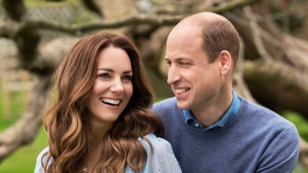 Prince William and Kate offer a fleeting glimpse of family life as they mark 10 years of marriage | CBC News
