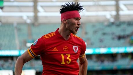 Kieffer Moore celebrates his game-tying goal against Switzerland during Wales 1-1 draw in Group A, opening-round action at Euro 2020 on Saturday. Wales-Switzerland