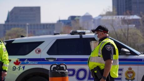 Ottawa police at Covid checkpoints on the Ontario / Quebec border on the first day, 19 Apr 2021.
They are part of tougher provincial Covid-19 restrictions announced Friday 16 Apr 2021. Quebec Ontario COVID Border Checkpoint