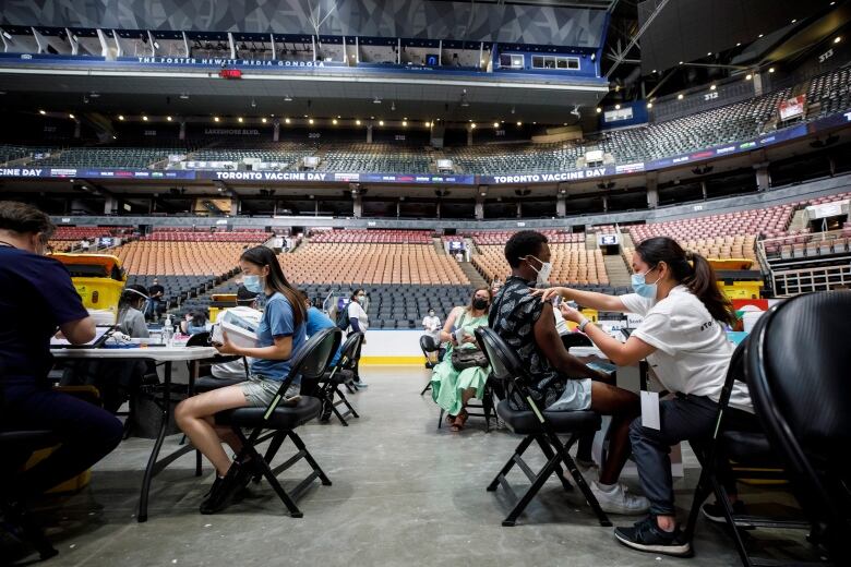 scotiabank arena covid 19 vaccine clinic toronto