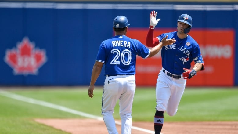 Toronto puts 'Blue' back in Blue Jays