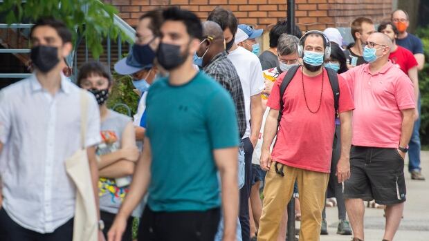 After 1 year of Quebec's indoor mask mandate, here's what we can expect going forward