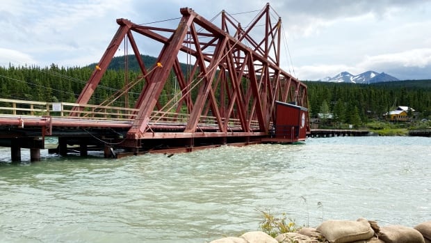 Crews face 'constant battle' with flood waters touching bottom of Carcross train bridge