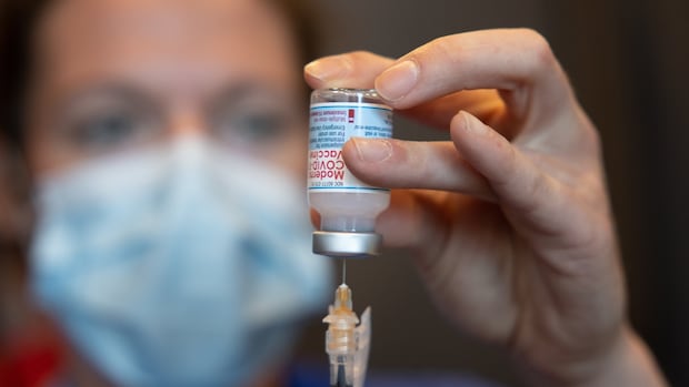 What health experts are saying about Alberta's COVID-19 vaccination program