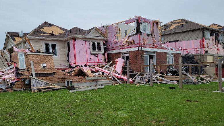 Barrie, Ont. tornado has left 71 homes unsafe to enter but clean up has begun, mayor says | CBC News