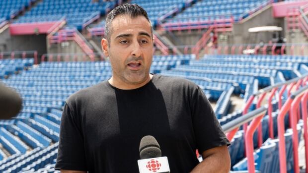 Hundreds vaccinated at pop-up clinic hosted by Escapade music festival | CBC News