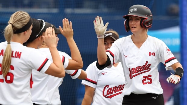 Canada heads into softball bronze-medal game on high note after mercy-rule win | CBC Sports