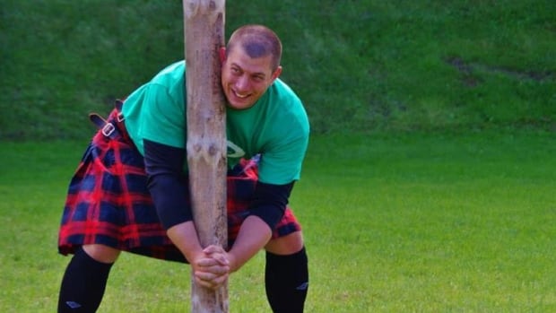 Montreal Highland Games athlete attempts to beat world record just months after falling off roof | CBC News