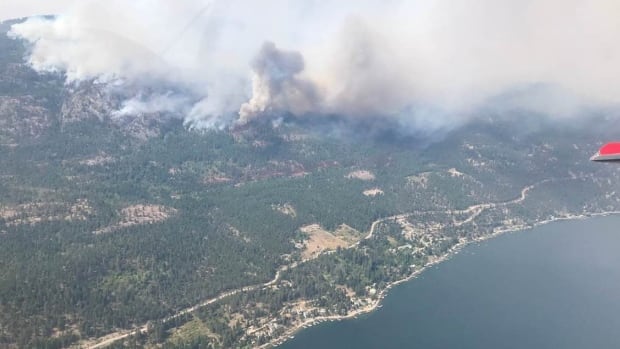 Docenas de residentes de Okanagan están lidiando con la noticia de perder sus hogares en un incendio forestal