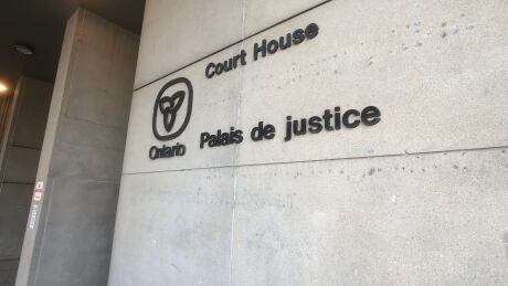 London Court House