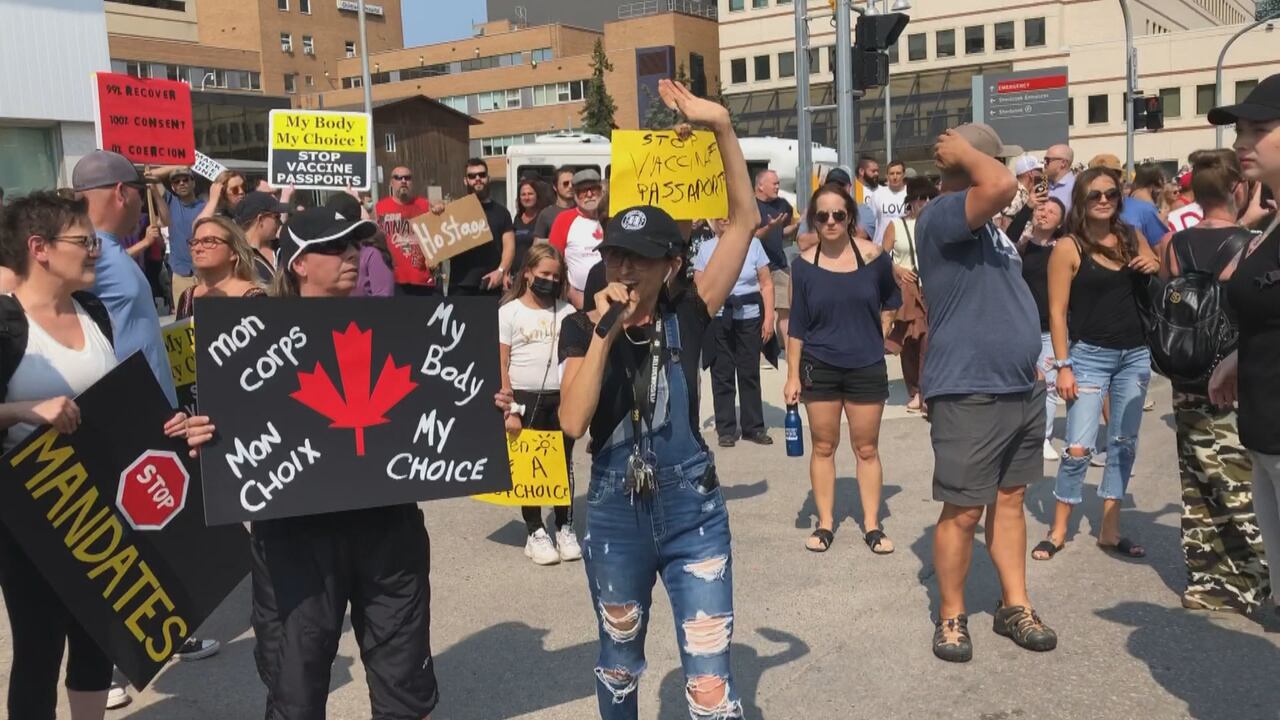 Crowd Protesting Vaccine Mandates Causes Chaos Outside Of Health Sciences Centre Cbc News Crowd Protesting Vaccine Mandates Causes Chaos Outside Of Health Sciences Centre Cbc News