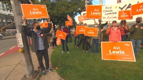 NDP West Vancouver—Sunshine Coast—Sea to Sky Country candidate Avi Lewis tries to get out the vote during one of the final days of the federal election campaign. Avi Lewis