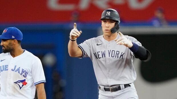 Red-hot Yankees lean on long ball as Blue Jays stumble in opener of crucial series