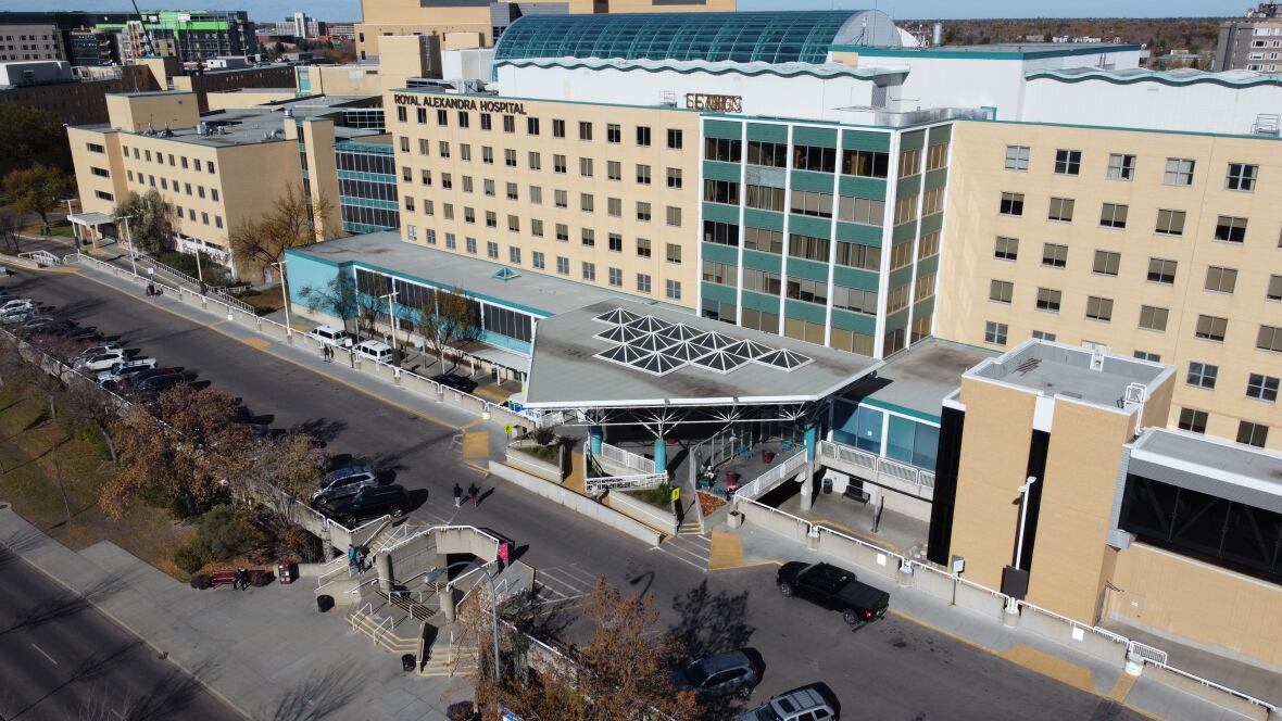 Military nurses to begin work at Edmonton hospital as Alberta battles
