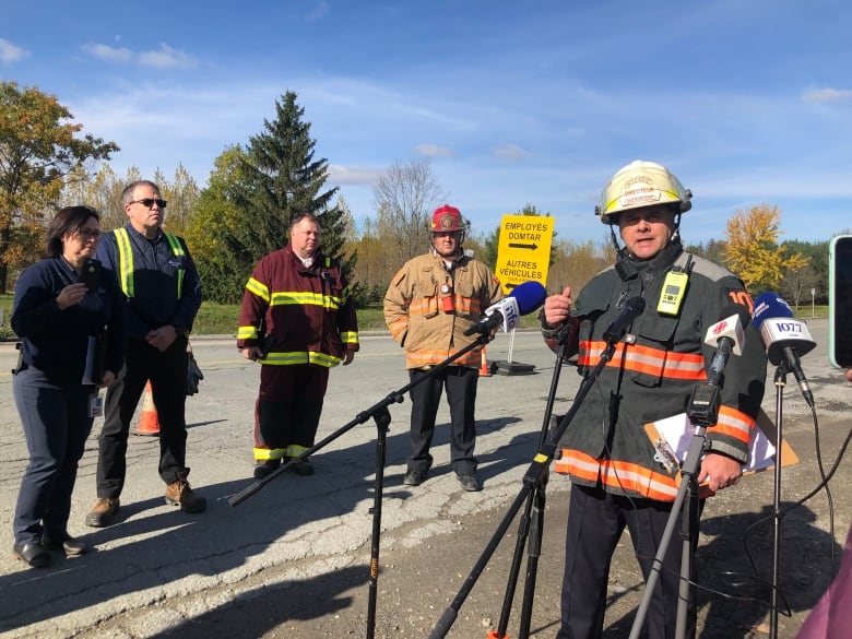 2 dead after scaffolding collapse at Quebec pulp and paper plant | CBC News