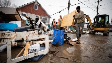 A house in Princeton, B.C. is emptied out by volunteers on Wednesday, November 24, 2021 in the aftermath of major flooding. PRINCETON CLEANUP