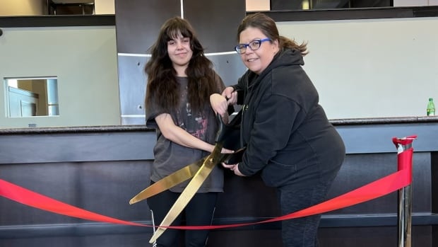 Roller skating renaissance rocks on as new rink opens in Edmonton