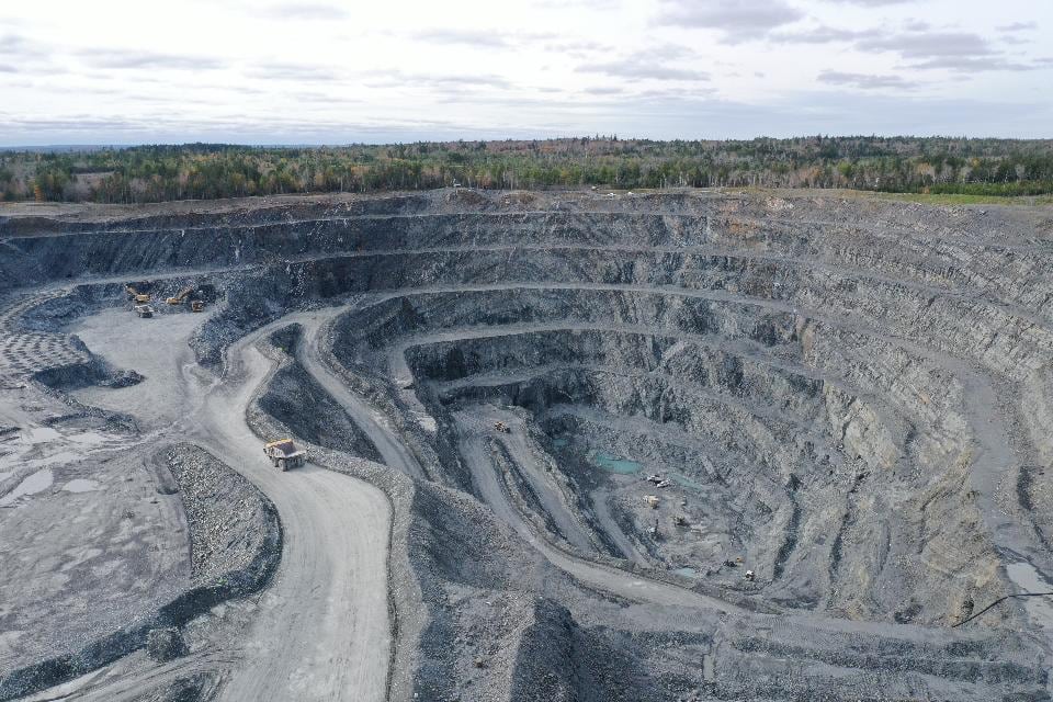 Open mine pit