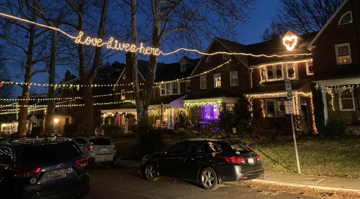 How an act of kindness using Christmas lights sparked a neighbourhood