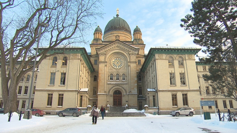 Dawson students call on Quebec to revive CEGEP's expansion project; 