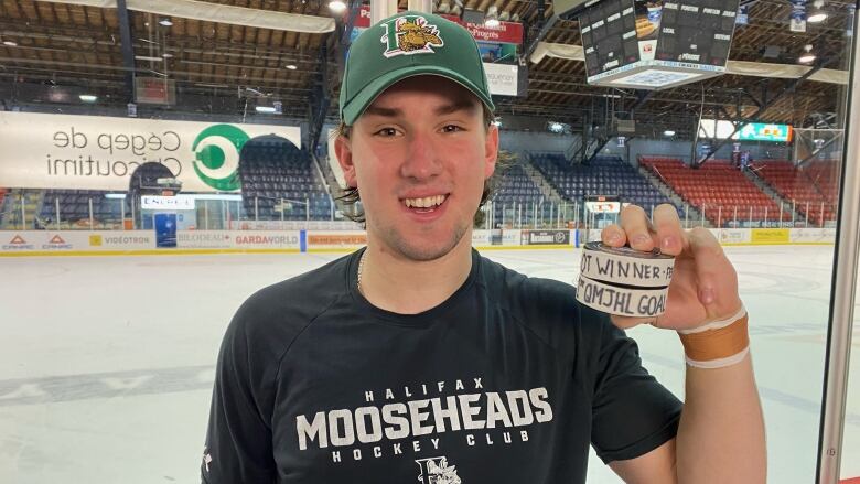 Halifax Mooseheads on X: They grow them big in Gatineau! Here's 6th round  pick Hugo Boucher sharing a great moment with his parents. #GoMooseGo *Yes  he really is 16-years-old 😱  /