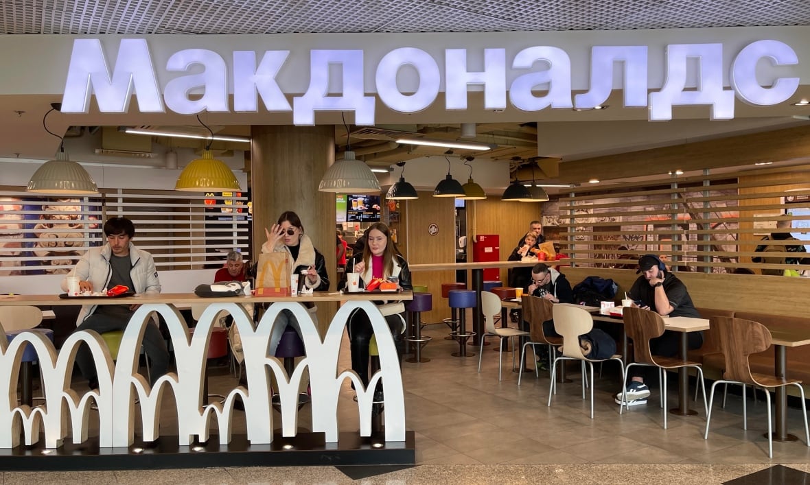 [Image: mcdonald-s-at-moscow-s-domodedovo-airport.jpeg]