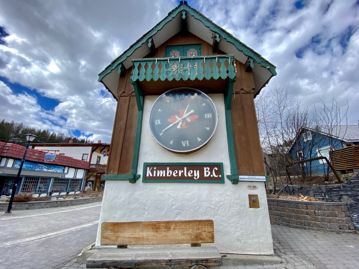 A giant sign with a clock and 'Kimberly, B.C.'