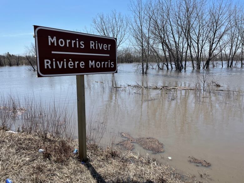 Manitobans brace for another wet weekend as communities ramp up