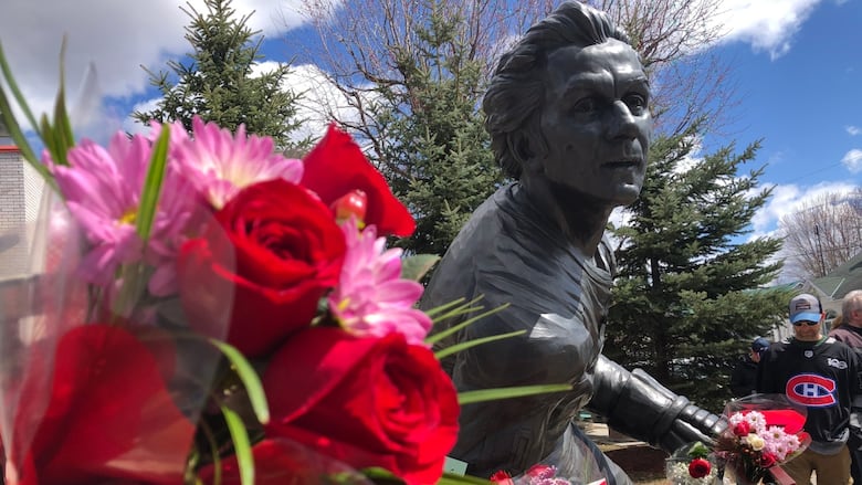 A statue of Guy LaFleur with roses sees in the foreground.