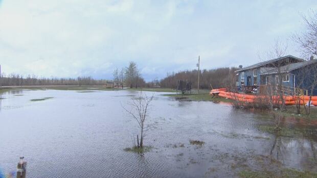 Water levels down in Peguis First Nation, but flood fight far from over