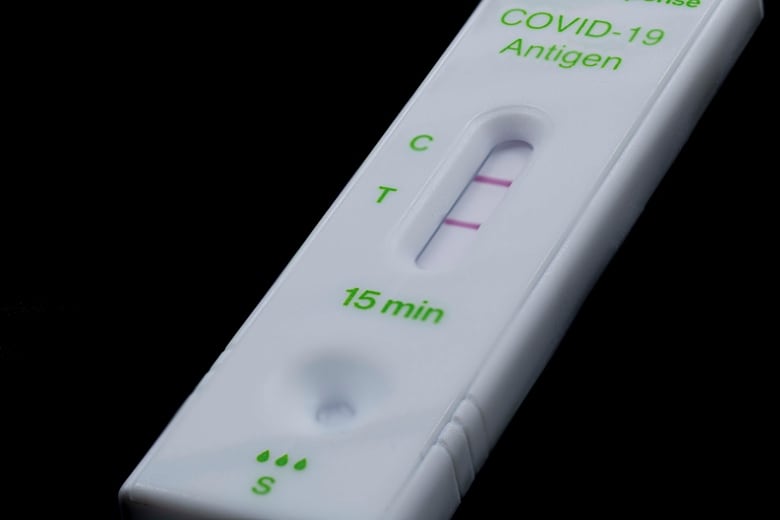 A rapid COVID-19 test displays a positive result.