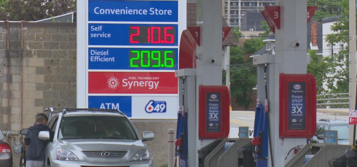 Windsor cab drivers feeling pinch at the pump, union looks to city for